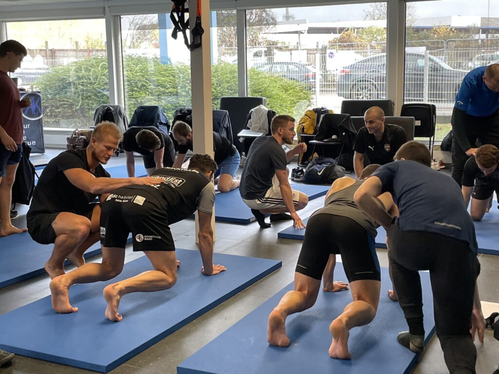 Bear crawl group