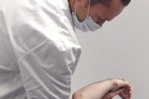 Exercice du kinésithérapeute - Lever le bras du patient